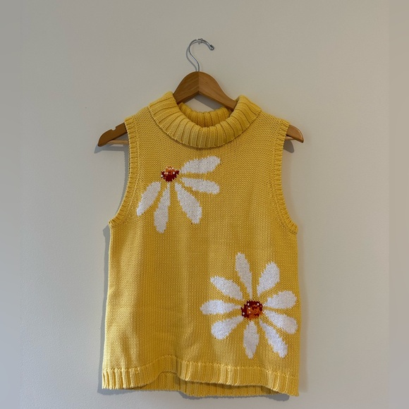 Tops - 🌸 vintage daisy sweater tank 🌸